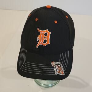 Detroit Tigers Fan Favorite Hat one size fits all Embroidered logo tiger image